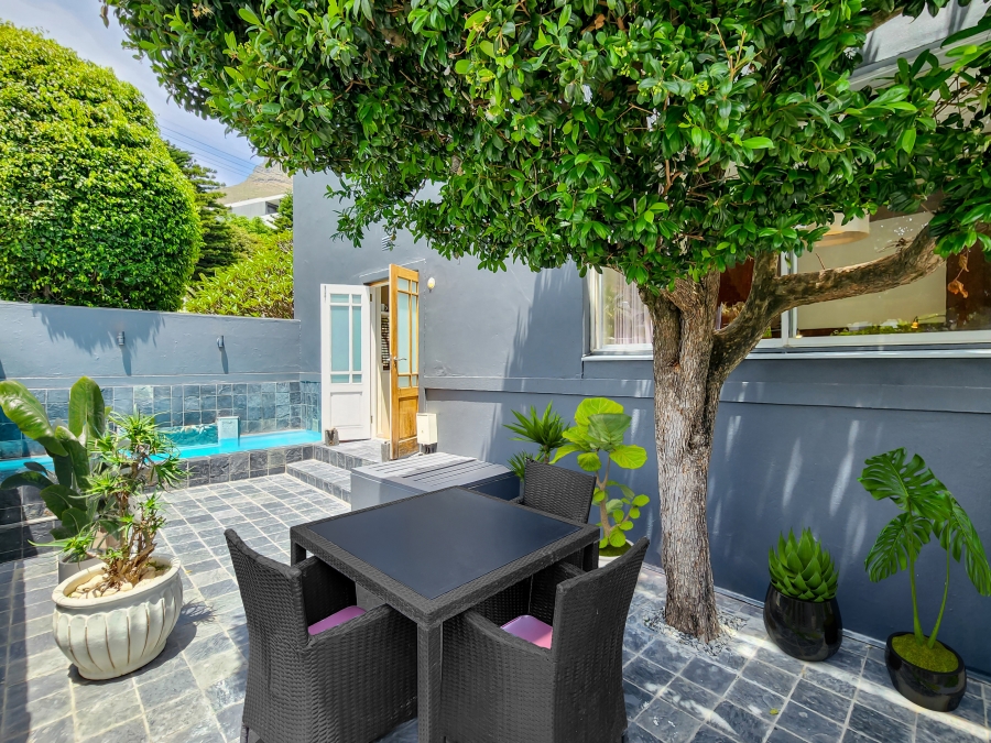 3 Bedroom Property for Sale in Sea Point Western Cape